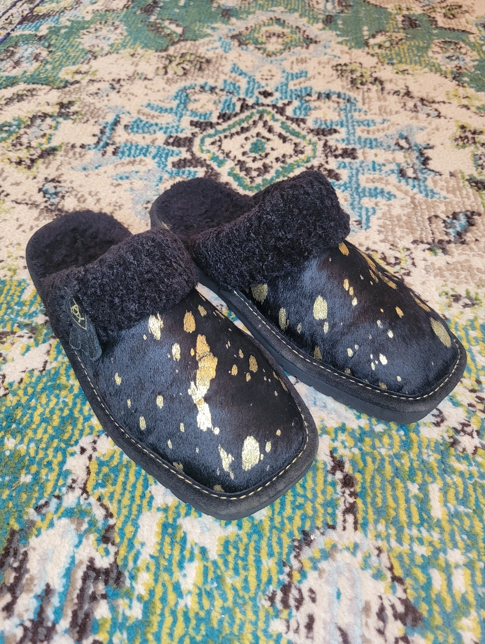 Ariat Jackie Square Toe Exotic Slippers In Black Gold Fuzzy Soft Shoes, Size 9 - Picture 2 of 8